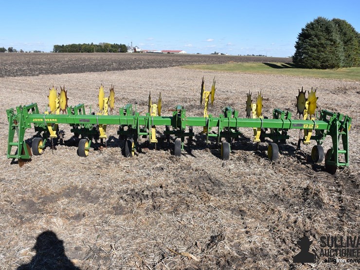 john-deere-825-image-2