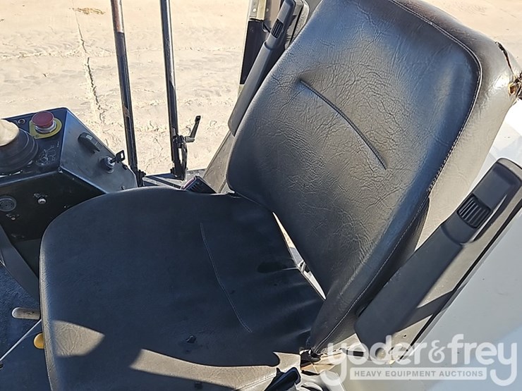 2014-caterpillar-cb54xw-image-20