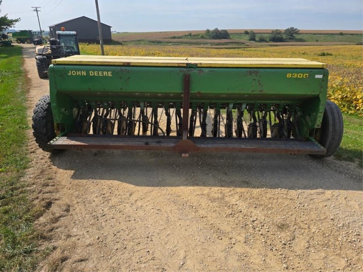 john-deere-8300-image-4