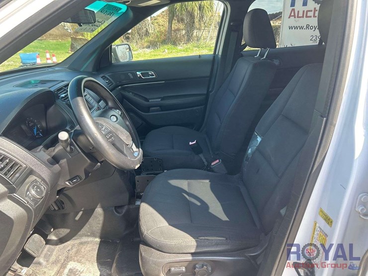 2017-ford-explorer-image-17