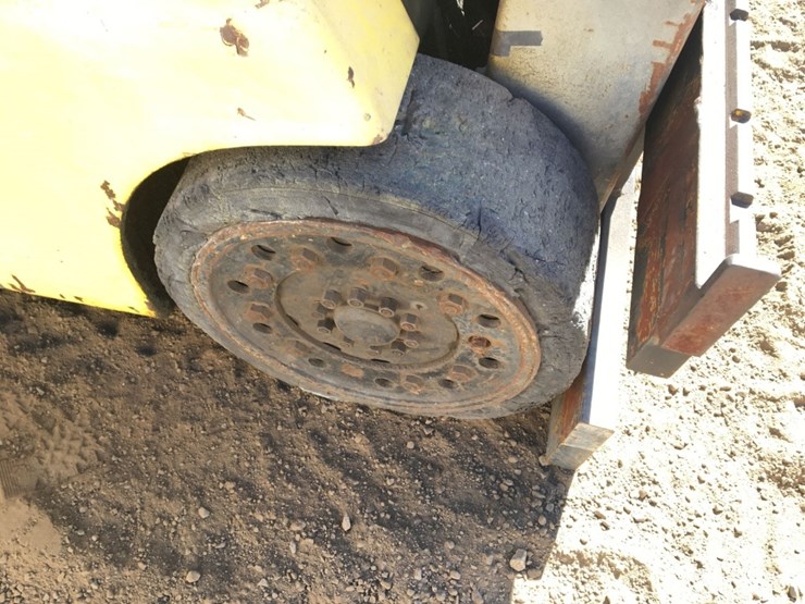 hyster-industrial-forklift,-image-9