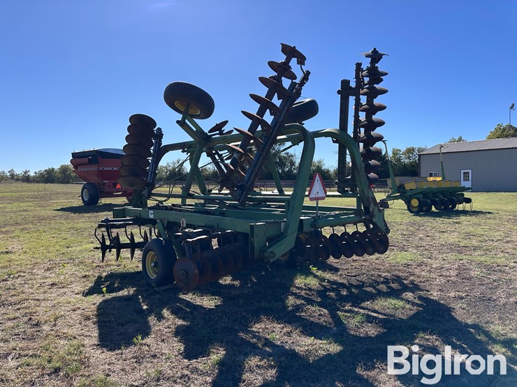 john-deere-235-image-7