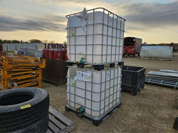 #3152-•-(2)-food-grade-plastic-tanks-image-1