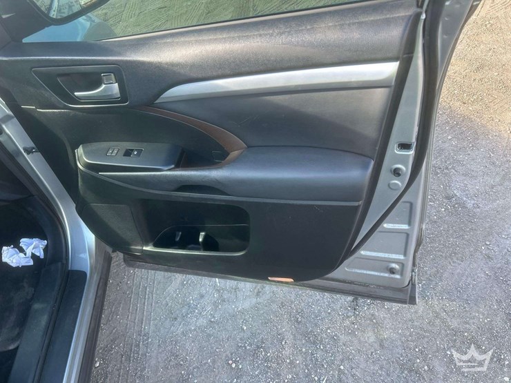 2015-toyota-highlander-image-14