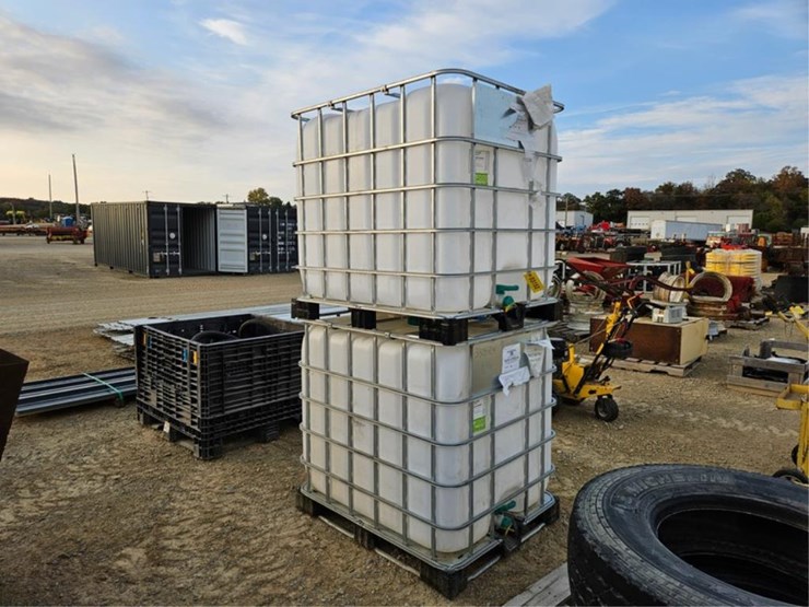 #3152-•-(2)-food-grade-plastic-tanks-image-4