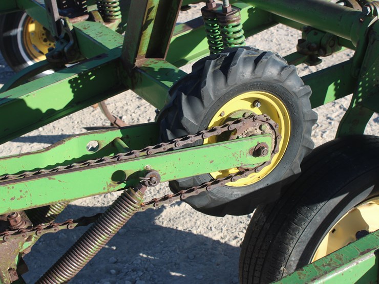 john-deere-100-image-15