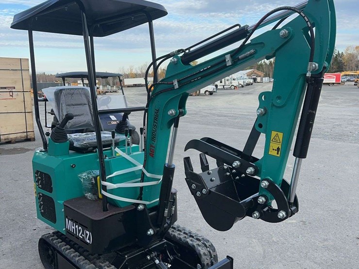 2025-agt-mh12z-mini-excavator-image-3