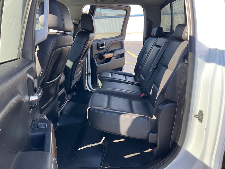 2015-chevrolet-silverado-image-16