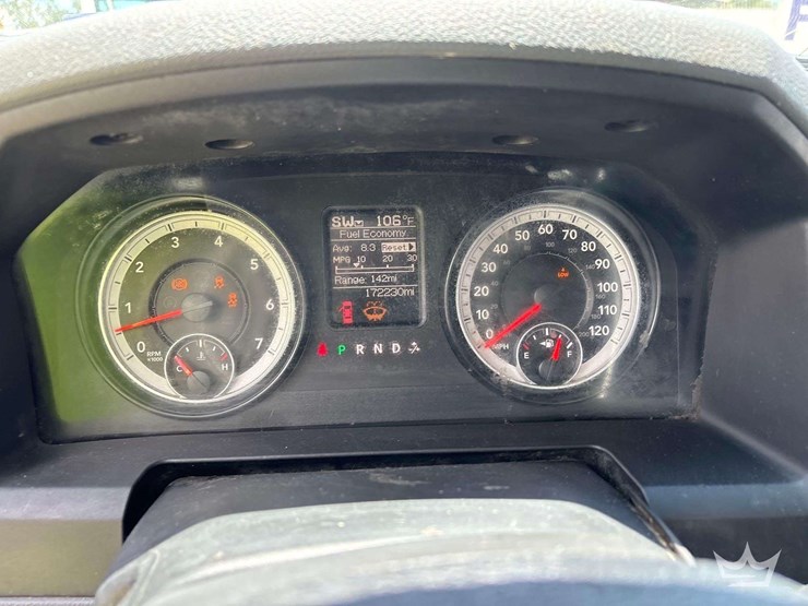 2014-ram-1500-4x4-crew-cab-pickup-truck-image-14