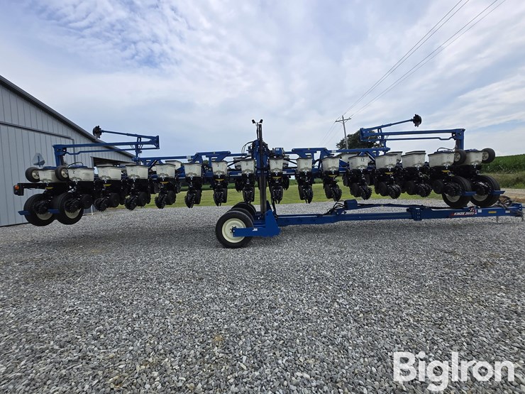 2023-kinze-3605-image-4
