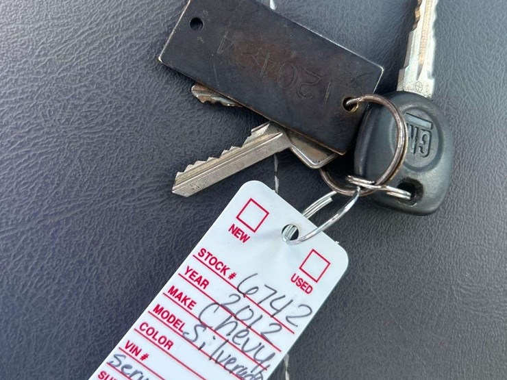 2012-chevrolet-silverado-2500hd-image-30