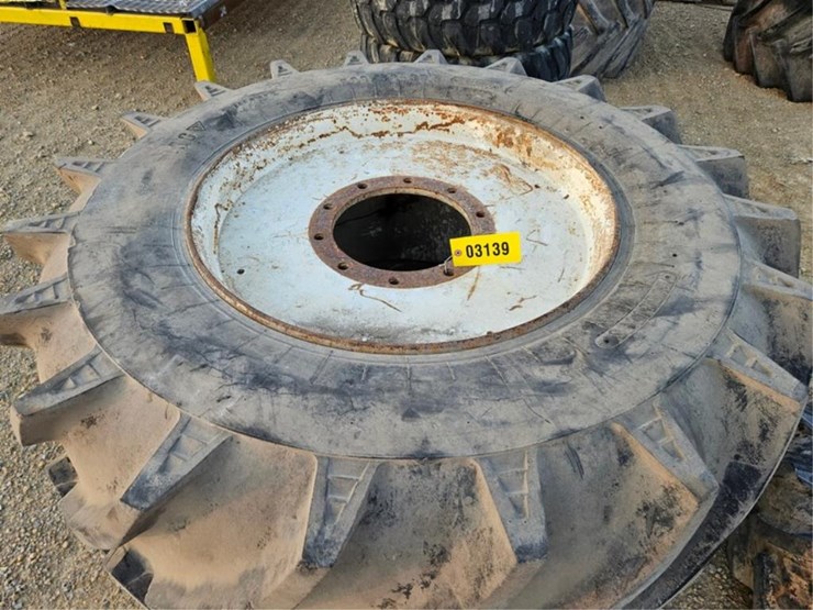 #3139-•-(2)-60/60/30.5-floater-tires-&-rims-image-4