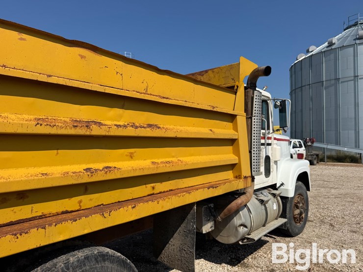 1976-international-f4270-image-18