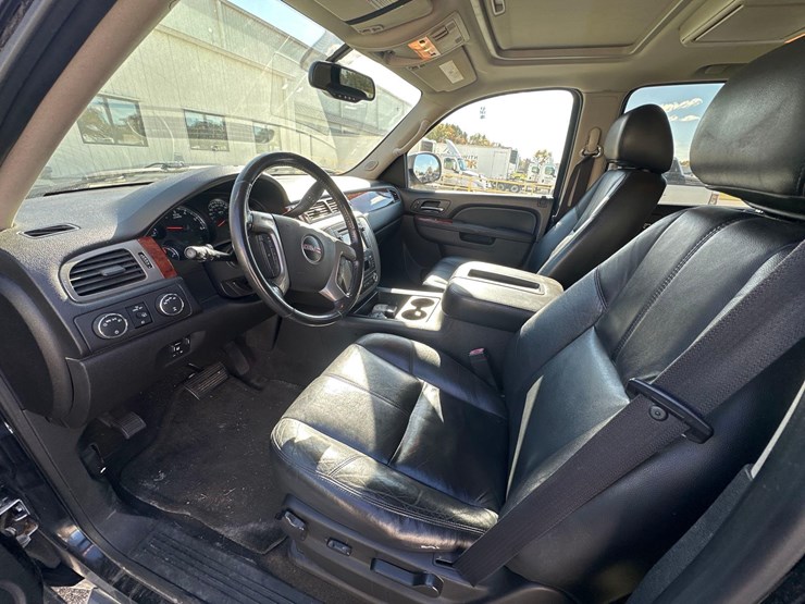 2012-gmc-yukon-xl-image-5