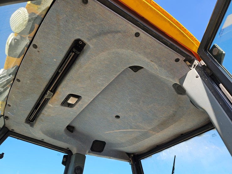 2004-new-holland-lb75b-image-7