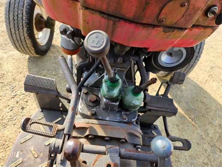 massey-ferguson-240-image-21