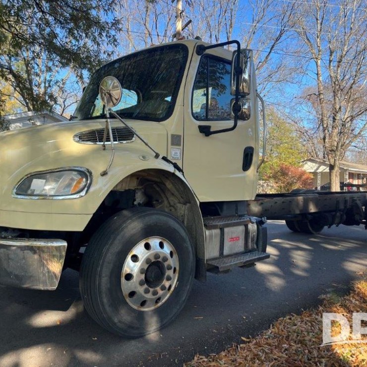 2018 FREIGHTLINER M2 106