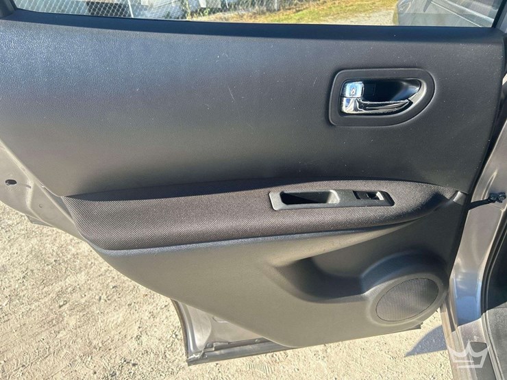 2013-nissan-rouge-suv-image-22