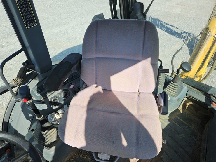 2004-new-holland-lb75b-image-9