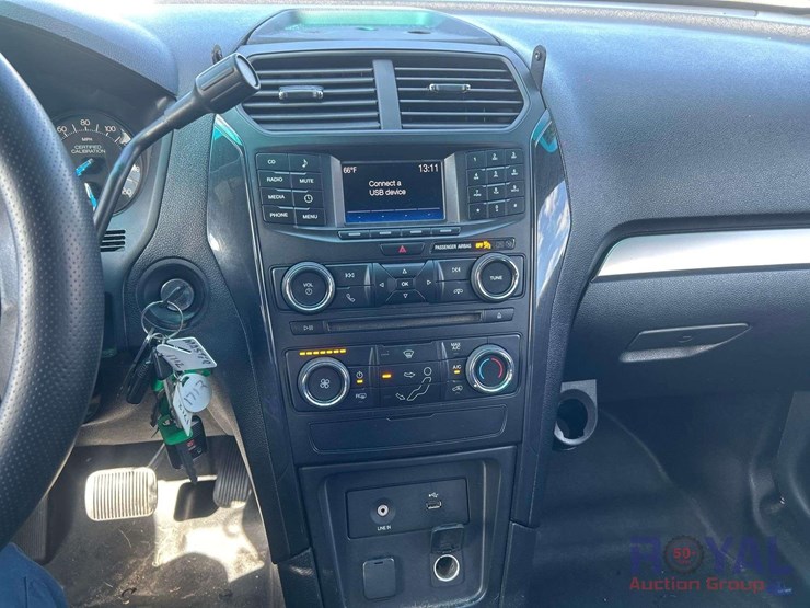 2017-ford-explorer-image-14