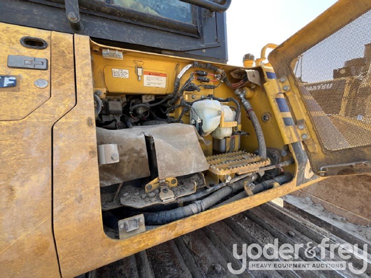 2023-komatsu-d61pxi-24-image-36