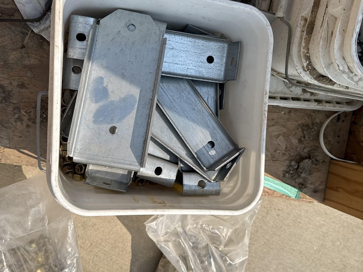 grain-bin-miscellaneous-bolts-&-parts-image-19