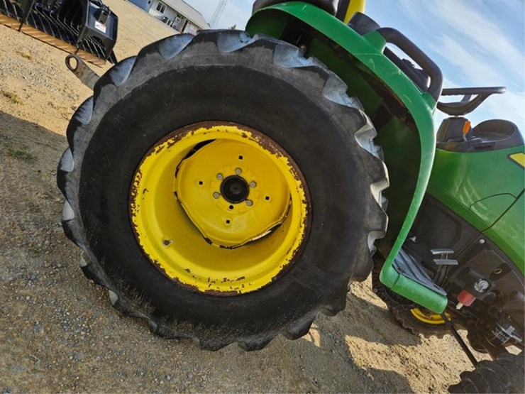 john-deere-3038e-image-30
