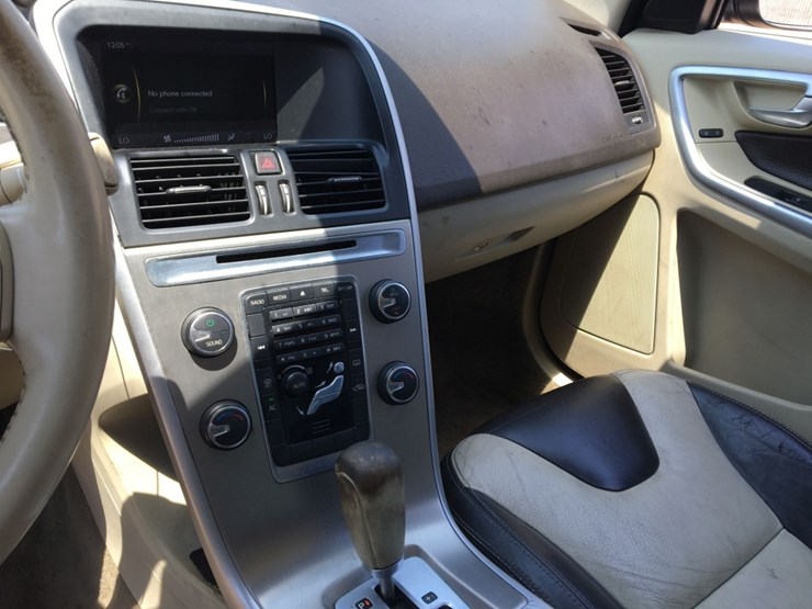 2012-volvo-xc60-image-7