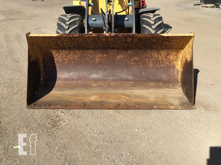 2005-deere-244j-image-9