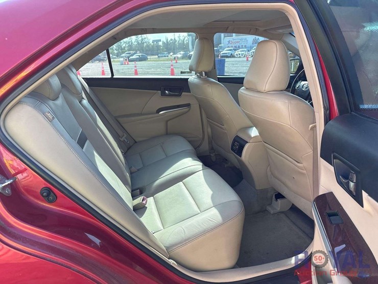 2012-toyota-camry-sedan-image-26