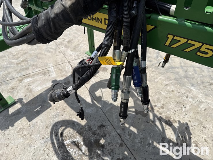 2022-john-deere-1775-image-12
