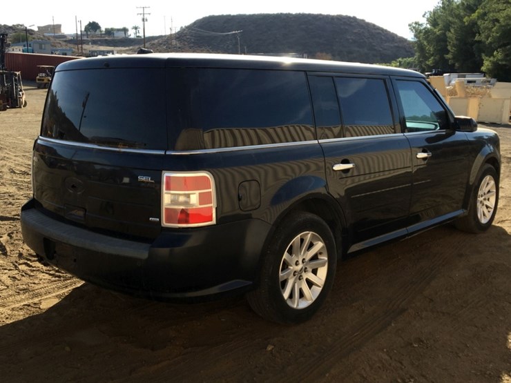 2010-ford-flex-image-3