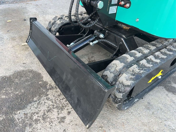 2025-agt-h15z-mini-excavator-image-10