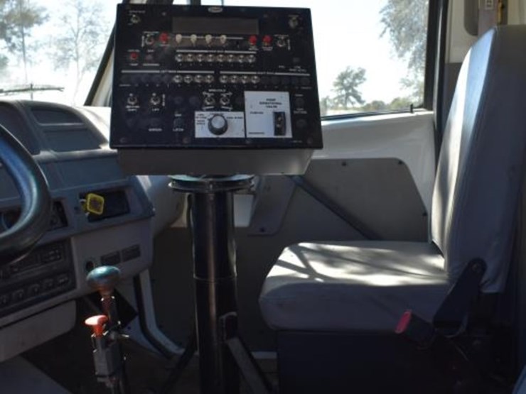 1999-sterling-oiling-truck-(will-not-build-air-pressure)-(vin-#-2fzhrjaa8xa-image-10