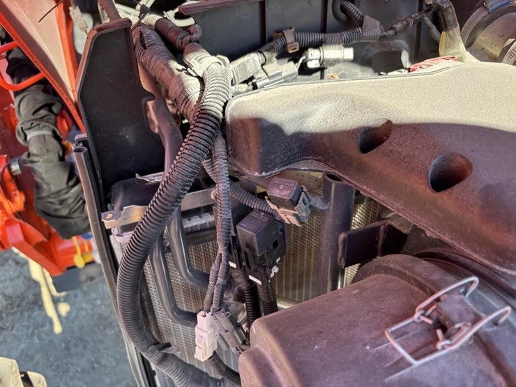 2019-kubota-m7060d-image-43