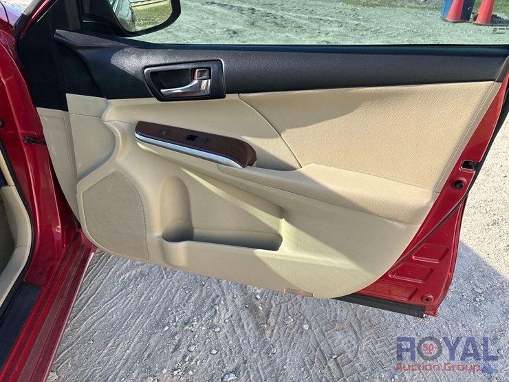 2012-toyota-camry-sedan-image-27