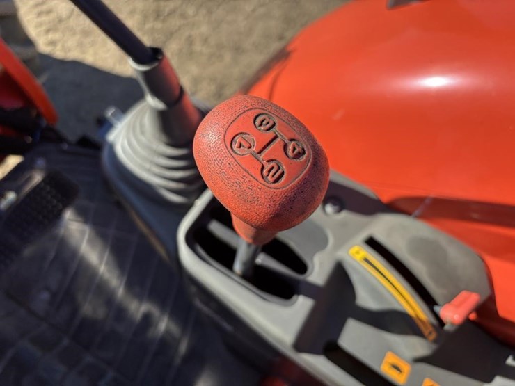 2019-kubota-m7060d-image-32