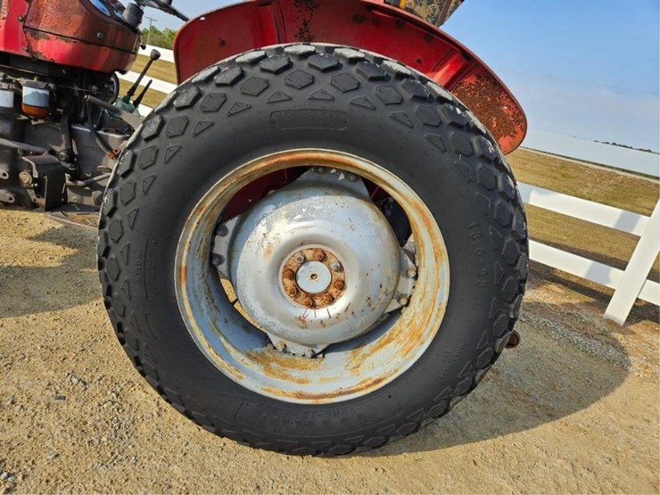 massey-ferguson-240-image-27