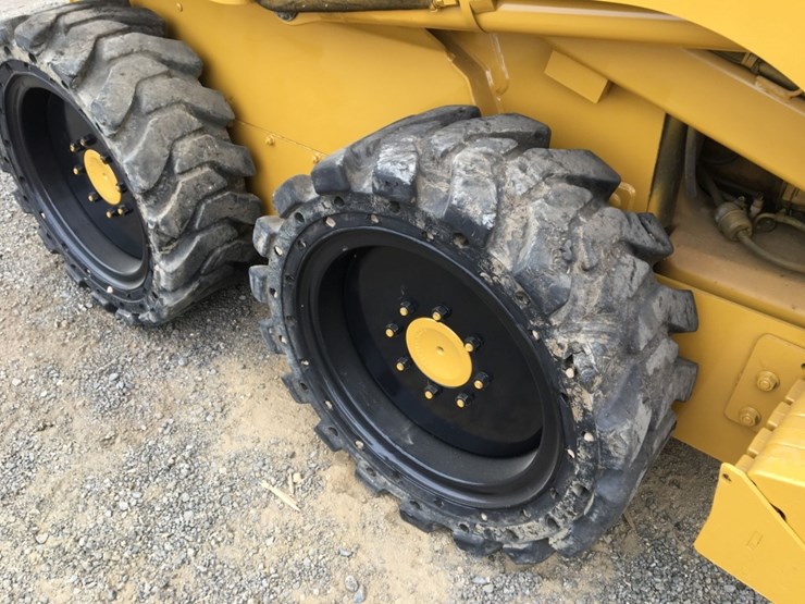 2005-john-deere-320-image-8