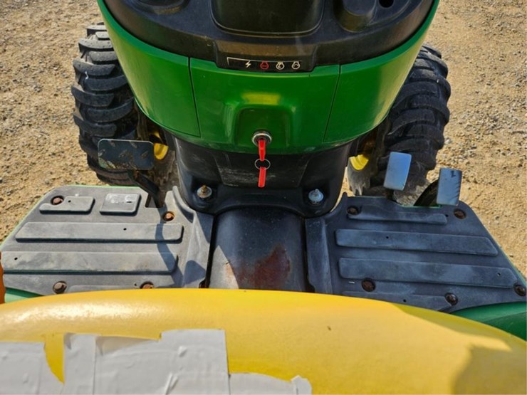 john-deere-3038e-image-17