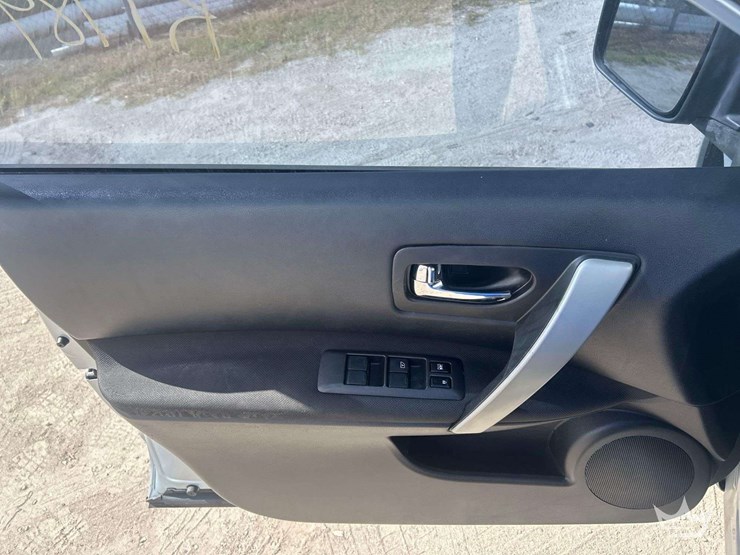 2015-nissan-rogue-image-11