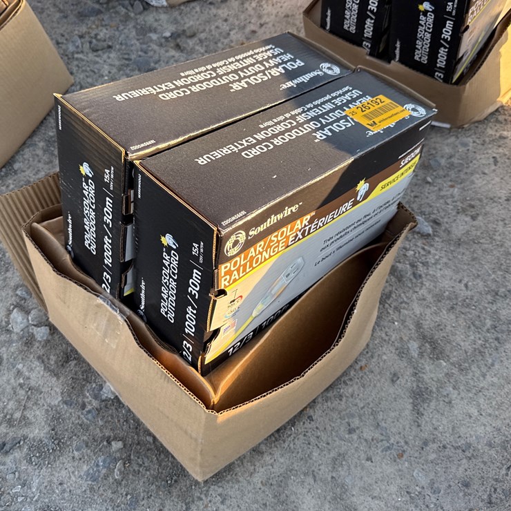 #26192 • Lot of (2) Southwire Polar/Solar 100’ Extension Cord