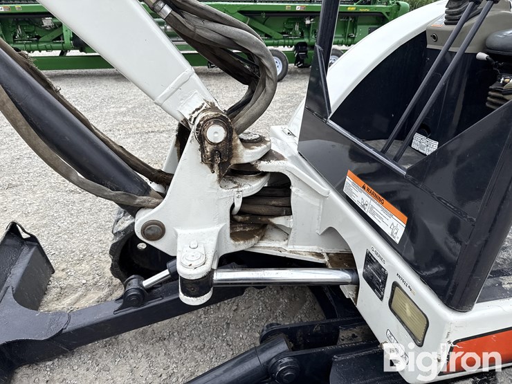 2005-bobcat-337g-image-13