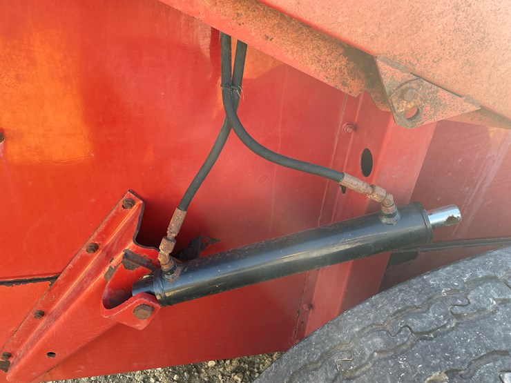 new-holland-195-image-19