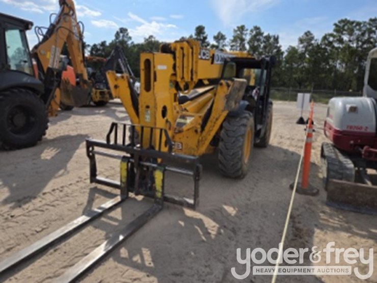 2017-jcb-512-56-image-1