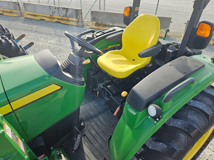 2015-john-deere-4044r-image-7