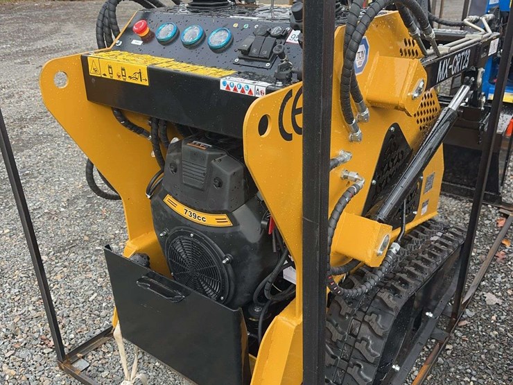 2025-agt-mx-crt23-compact-track-loader-image-3