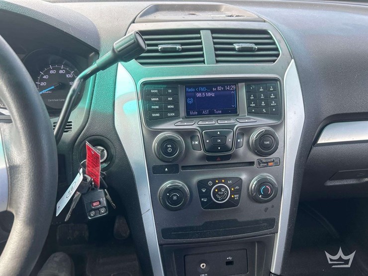 2013-ford-explorer-image-11