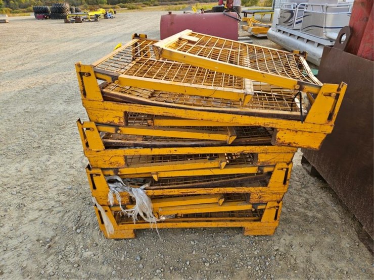 #3155-•-(4)-folding-steel-wire-crates-image-2