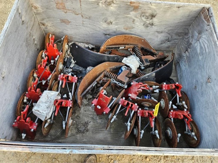 #3144-•-crate-white-planer-parts,-stalk-stompers-image-17